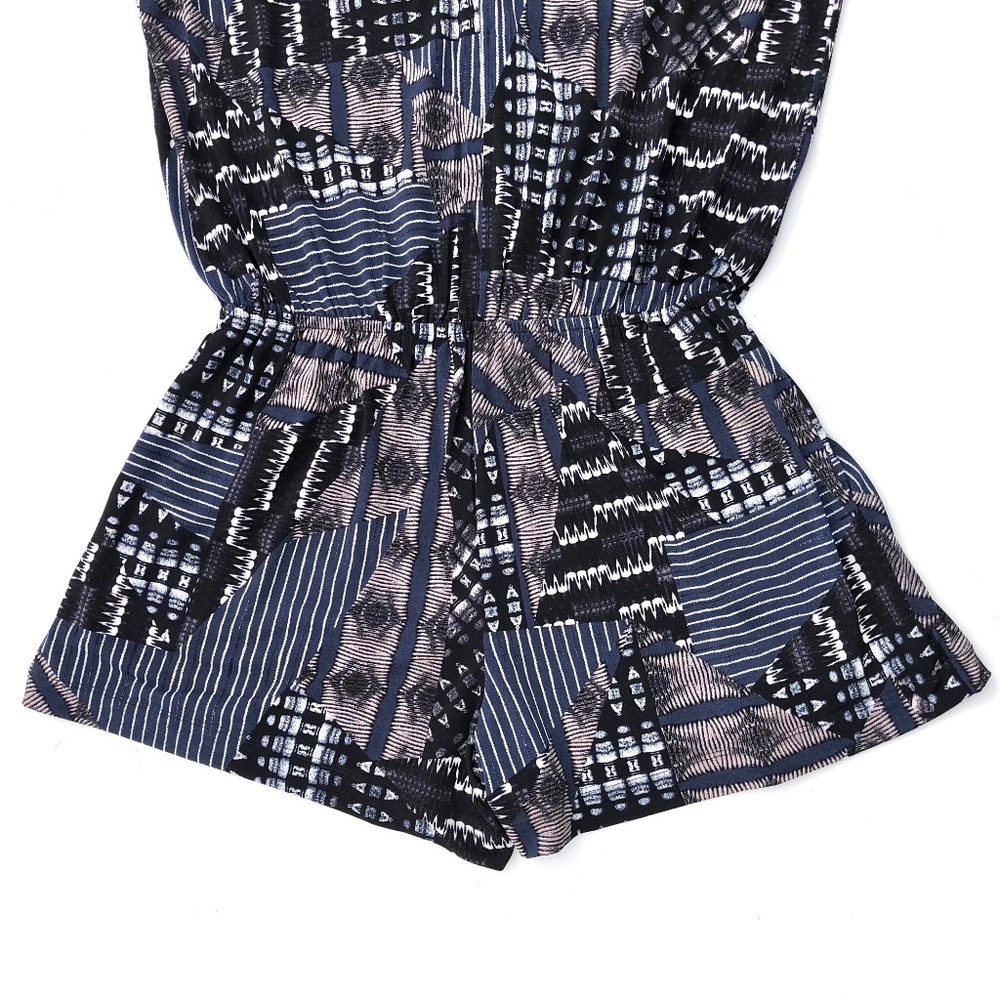BCBG BCBGeneration romper shorts women XS tribal print deep V neck hidden pocket - Picture 8 of 15